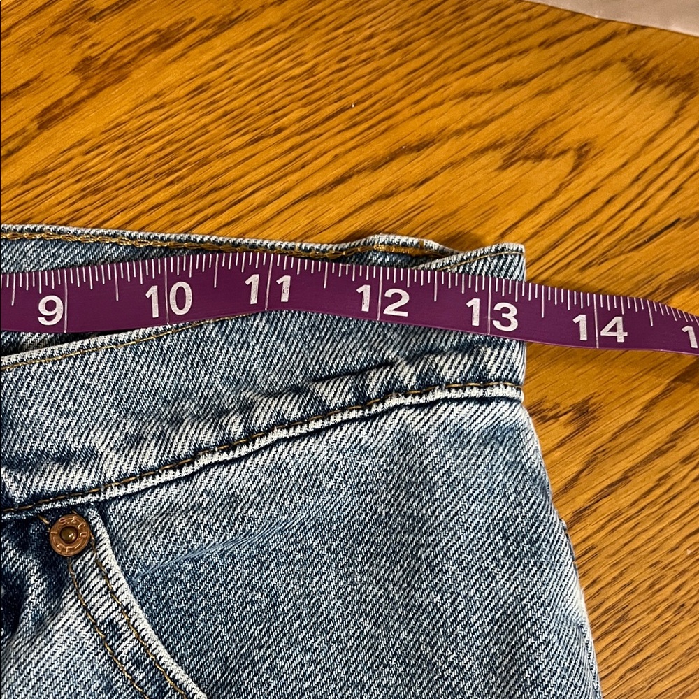 Levi's Classic Light Blue Denim Shorts - Picture 6 of 9